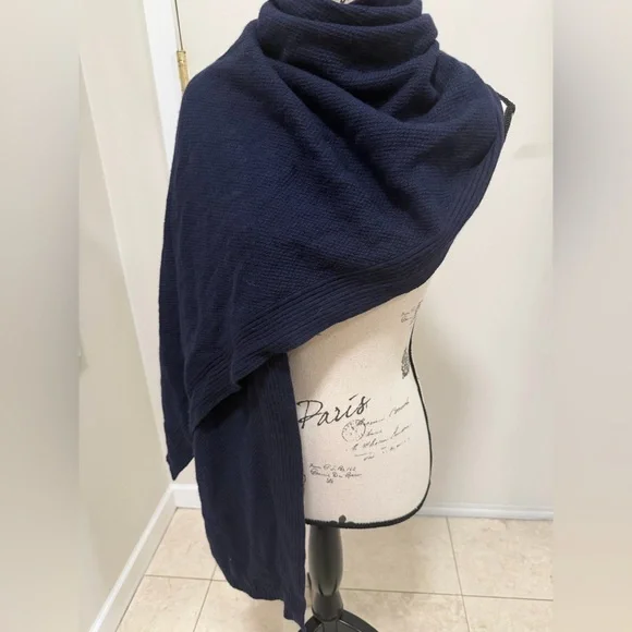 💙Banana Republic Navy Blue Scarf💙 - Picture 6 of 8